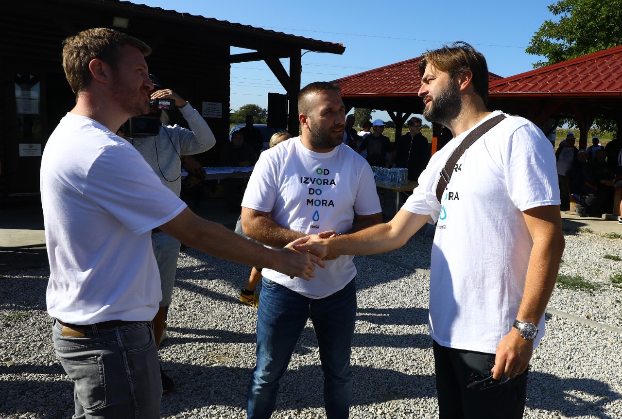Velika Gorica,040921.
Eko akcija ciscenja Od izvora do mora na podrucju jezera Cice uz pomoc lokalne udruge i Coca-Cole.
Na fotografiji: ministar Tomislav Coric.
Foto: Zeljko Puhovski / CROPIX
