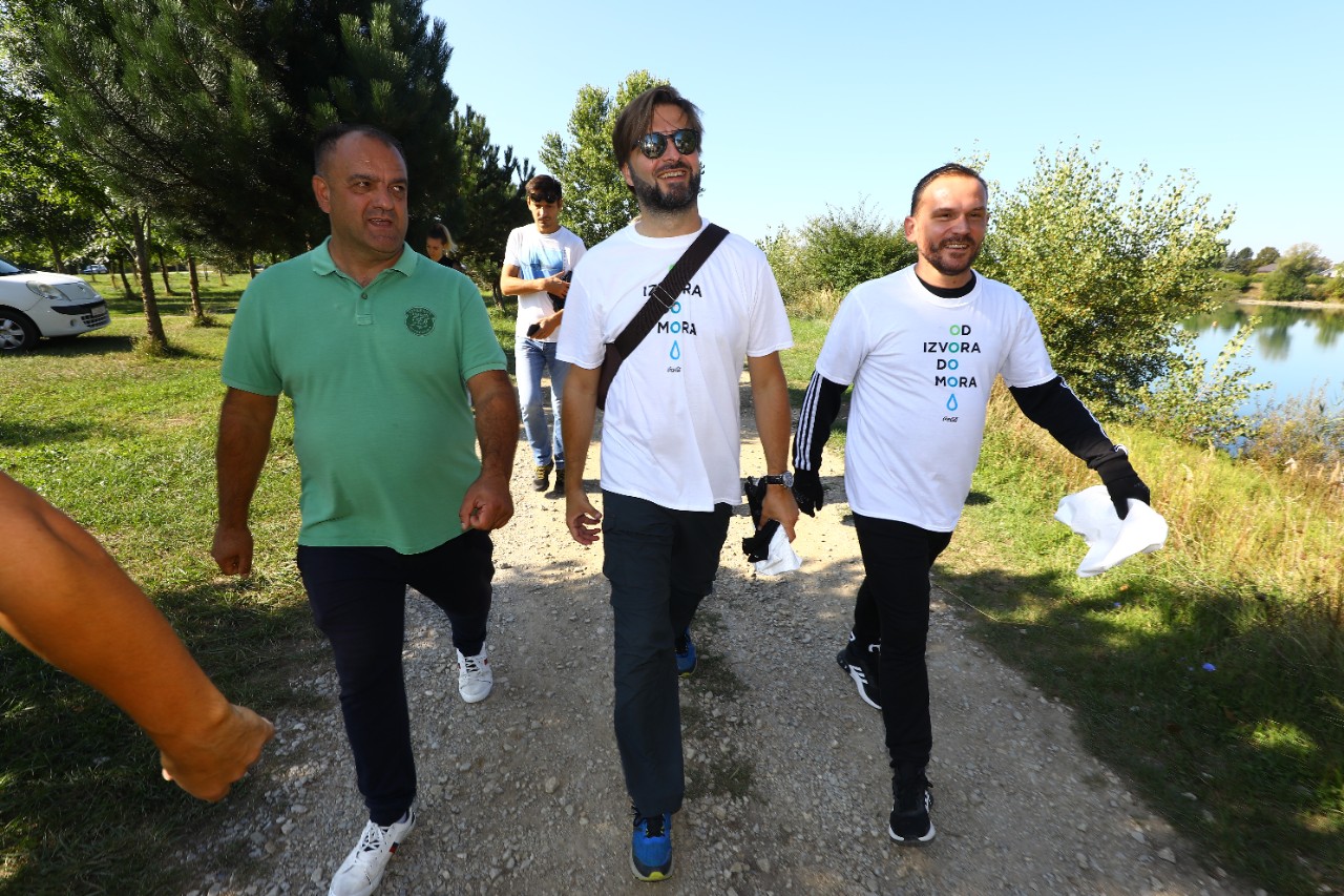 Velika Gorica,040921.
Eko akcija ciscenja Od izvora do mora na podrucju jezera Cice uz pomoc lokalne udruge i Coca-Cole.
Na fotografiji: ministar Tomislav Coric.
Foto: Zeljko Puhovski / CROPIX
