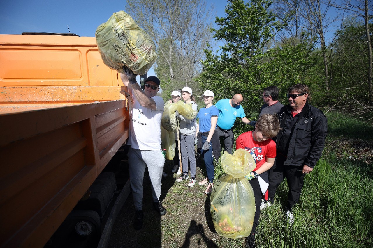 Varazdin, 220423.
Akcija ciscenja - Od izvora do mora. Ovom akcijom cisti se smece baceno u prirodu.
Foto: Davor Pongracic / CROPIX