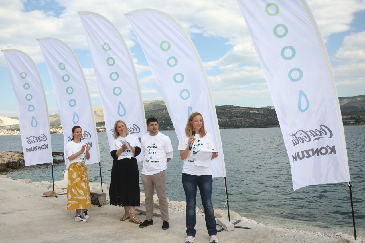 Trogir, Ciovo, 110622.
Ekoloska akcija Od izvora do mora.
Akcija ciscenja se odrzala na plazi ispred hotela SvKriz u Arbaniji na Ciovu gdje su u najvecem broju sudjovali clanovi odreda izvidjaca Trogir.
Foto: Duje Klaric / CROPIX