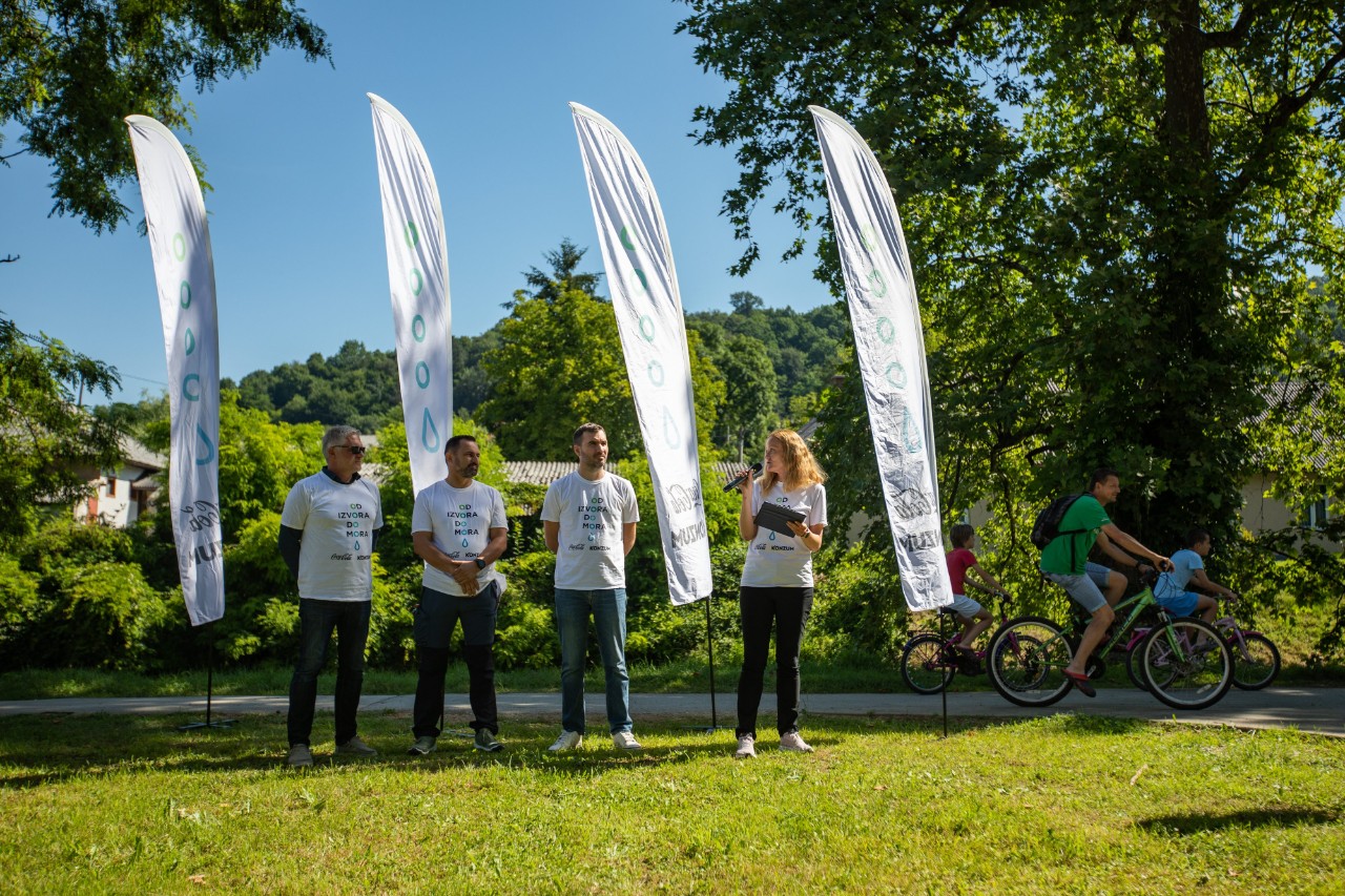Duga Resa, 190622.
Treca akcija ciscenja otpada u sklopu projekta Od izvora do mora.
Na fotografiji: Tomislav Boljar, Vlado Pirso, Vinko Kovacic i Lana Mindoljevic.
Foto: Matija Djanjesic / CROPIX