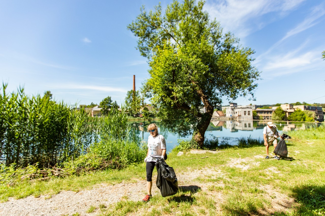 Duga Resa, 190622.
Treca akcija ciscenja otpada u sklopu projekta Od izvora do mora.
Na fotografiji: ciscenje.
Foto: Matija Djanjesic / CROPIX