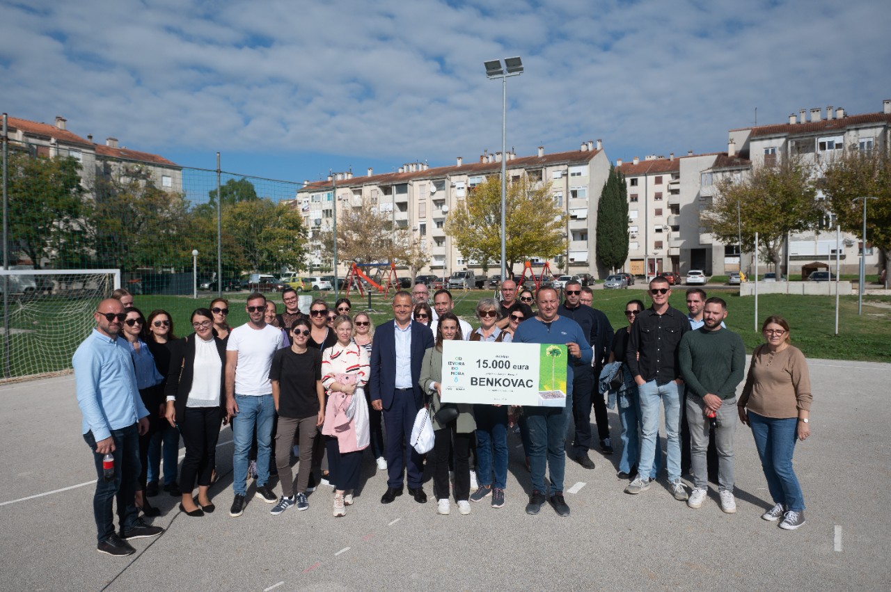 Benkovac, 221024.
Simbolicna sadnja stabala japanske tresnje u sklopu projekta Od izvora do izvora u organizaciji Coca-cole i Konzuma.
Foto: Luka Gerlanc / CROPIX